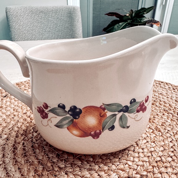 VINTAGE ABUNDANCE Corning Gravy Boat and Under-plate - Picture 3 of 6